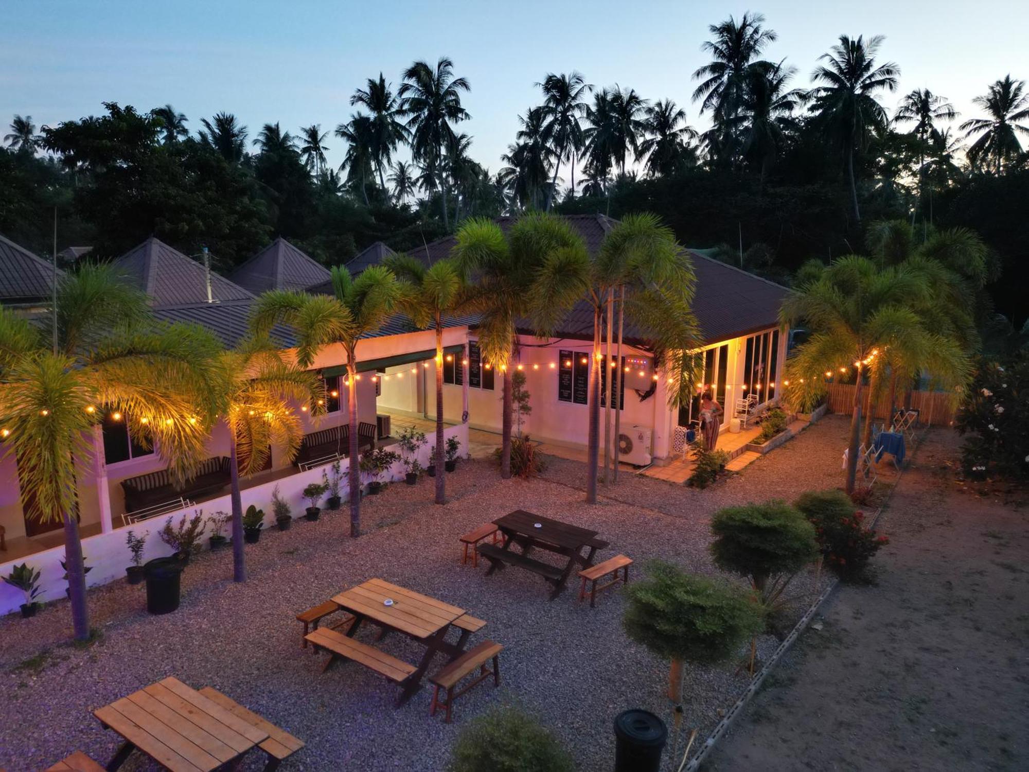 Escape Divers - Jungle Hostel And Dive Centre Ko Tao Bagian luar foto