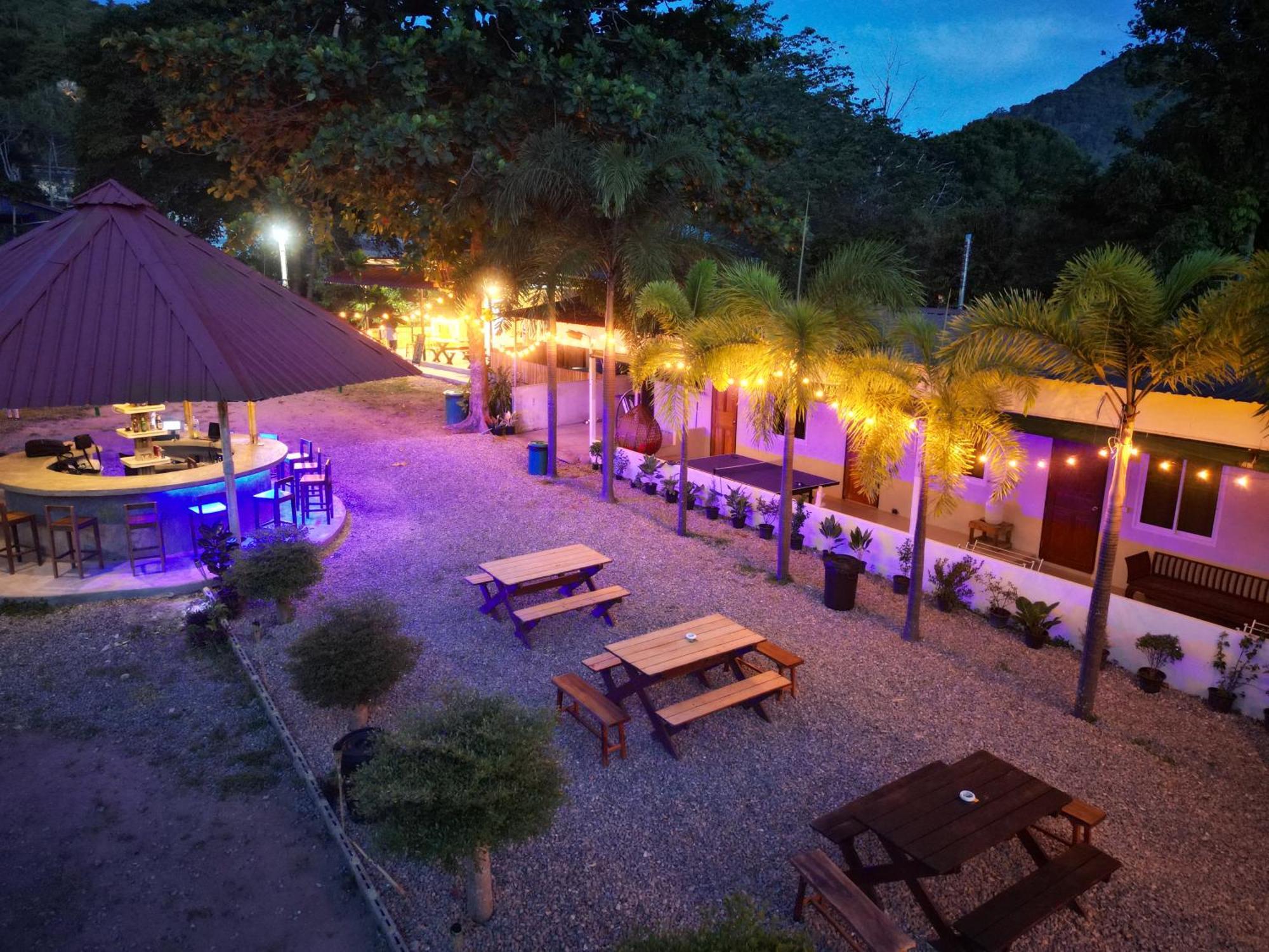 Escape Divers - Jungle Hostel And Dive Centre Ko Tao Bagian luar foto