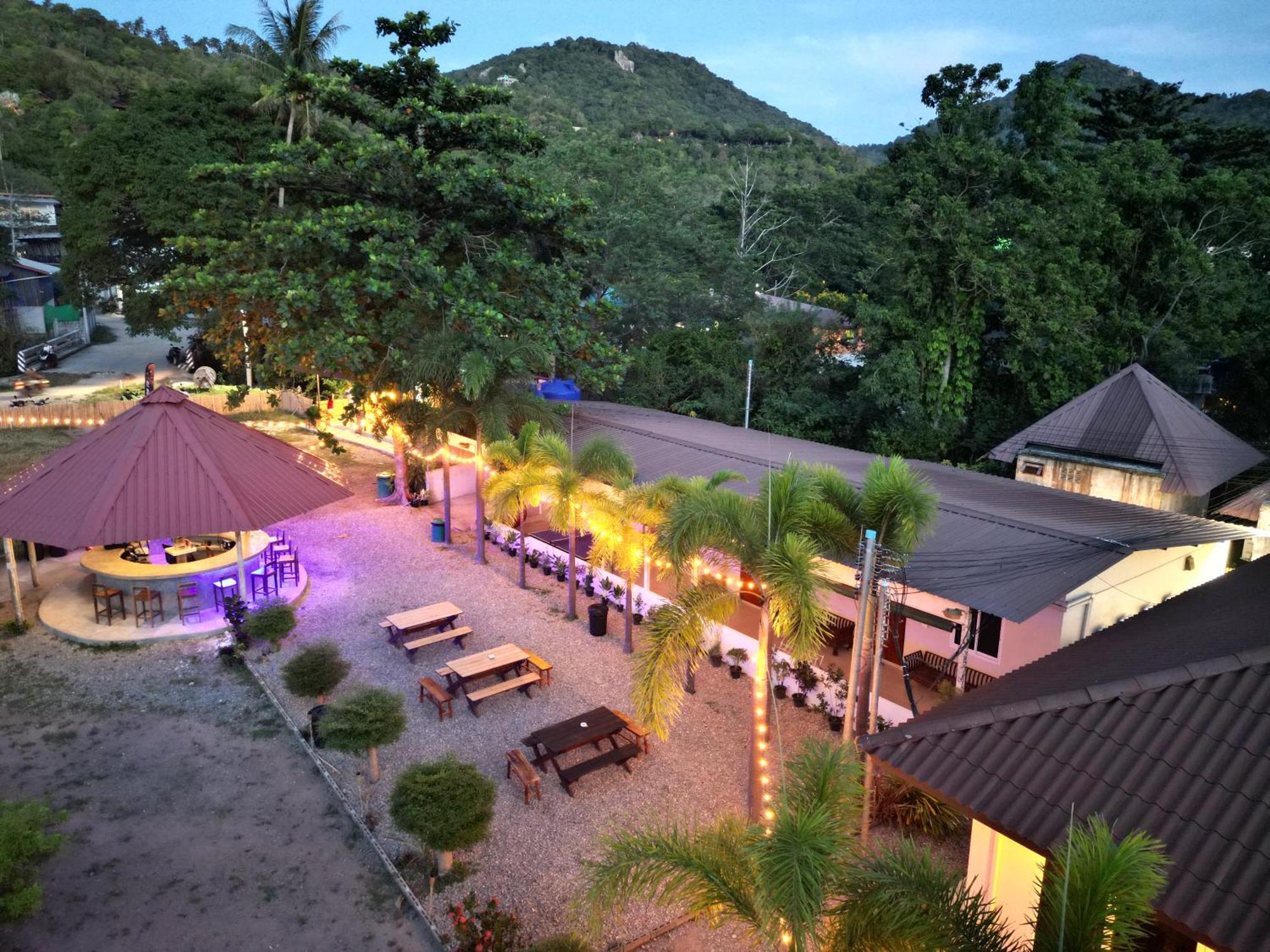 Escape Divers - Jungle Hostel And Dive Centre Ko Tao Bagian luar foto