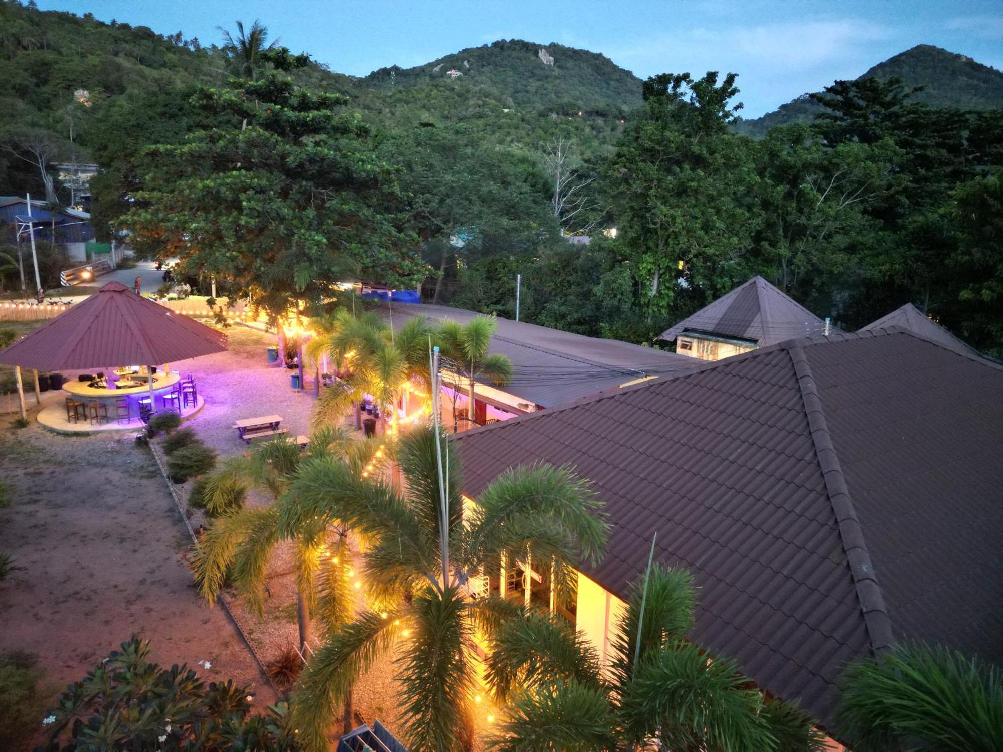 Escape Divers - Jungle Hostel And Dive Centre Ko Tao Bagian luar foto